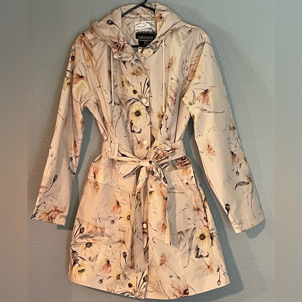 Womens NWOT Floral Hooded Raincoat Sz L